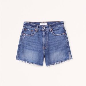 Abercrombie & Fitch 4” high rise mom short in dark wash. Size 4